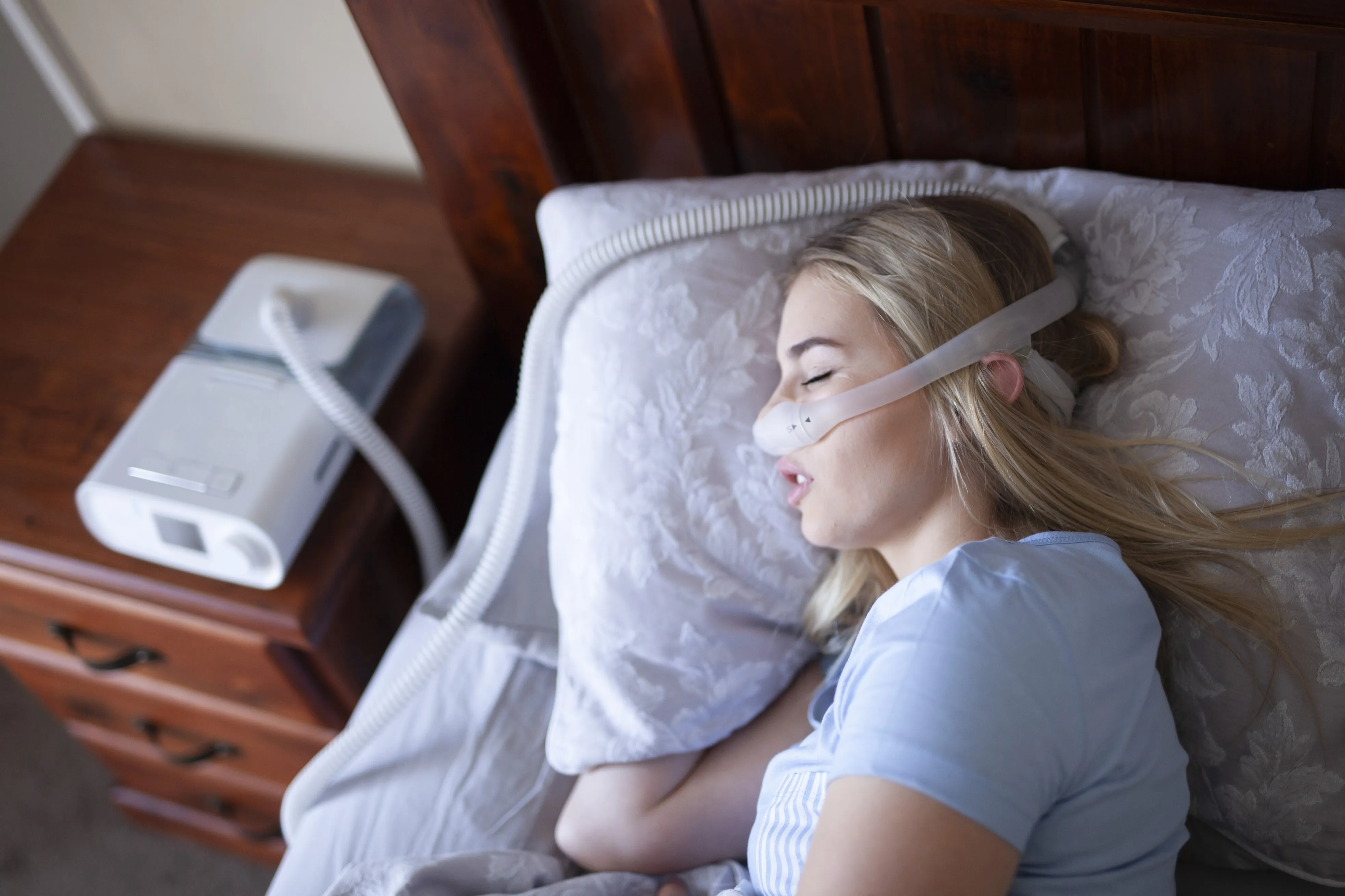 Máquinas para la Apnea del Sueño CPAP, BiPAP y APAP ¿Qué son y cómo se diferencian?