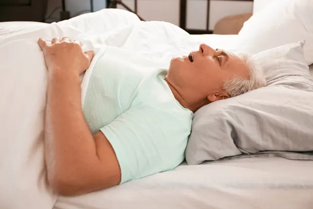 Adulto mayor con un episodio de apnea del sueño Adulto mayor con un episodio de apnea del sueño